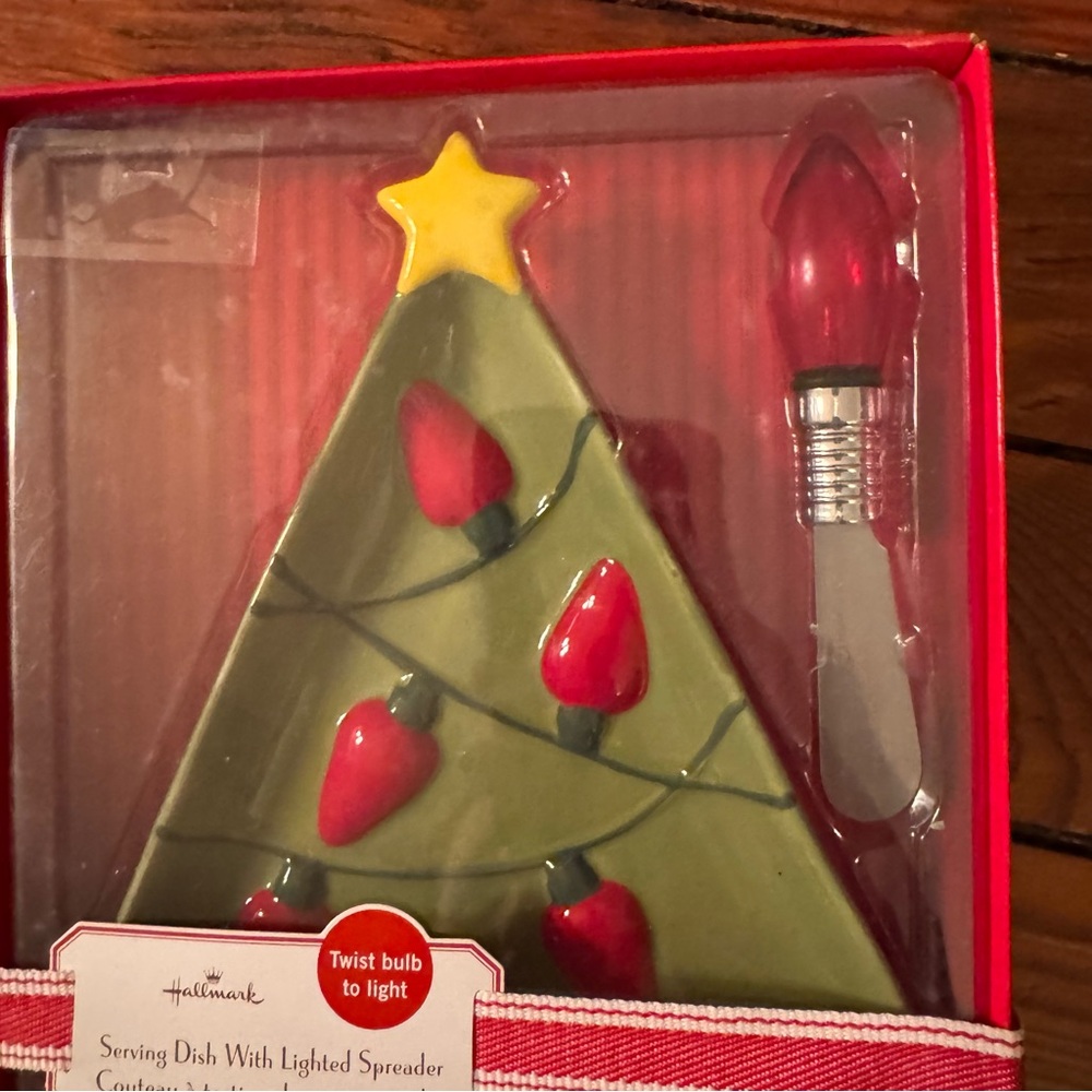 Hallmark Christmas Tree Serving Dish With Lighted Bulb Spreader NWT